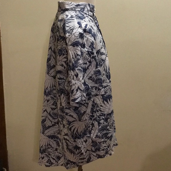 Vineyard Vines Floral Slim Fit Tucker Shirt in 100% Blue and White Cotton (XL) - Picture 4 of 7